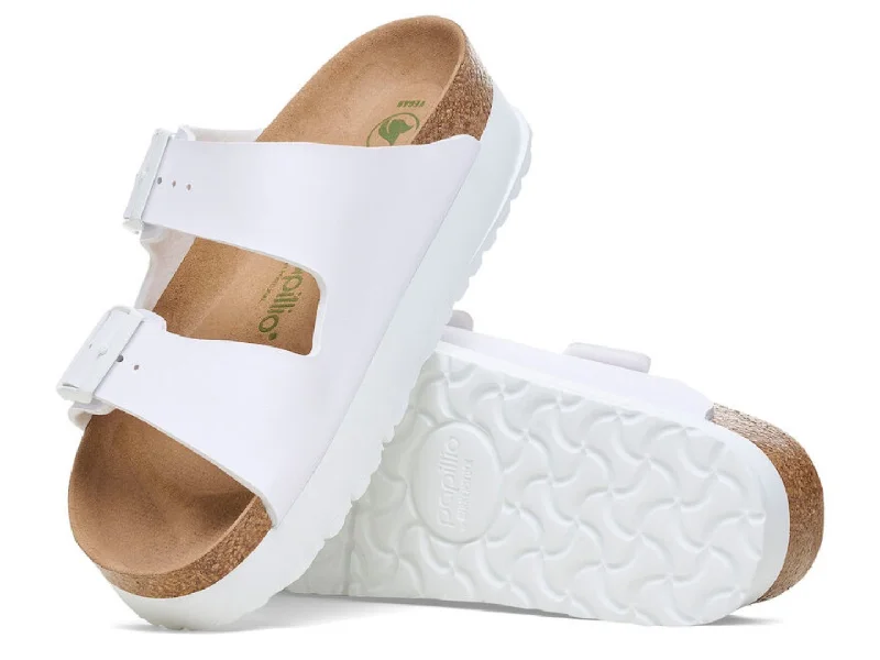 Sandals with durable padding-Birkenstock: Arizona Flex Platform in White